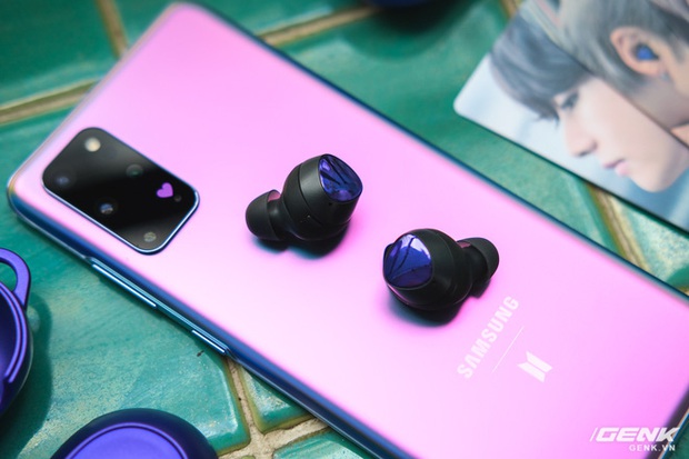 Mở hộp tai nghe Galaxy Buds+ phiên bản BTS: Hộp sản phẩm to bất ngờ, bóc mỏi tay mới biết có nhiều quà kèm theo dành cho A.R.M.Y - Ảnh 7.