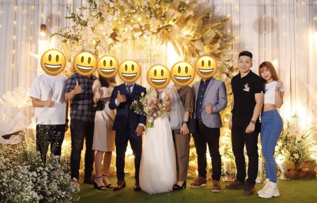 Khởi My - Kelvin Khánh quần jeans áo thun đi ăn cưới mà vẫn quá nổi: Màn tăng cân của chồng lấn át body nuột nà của vợ - Ảnh 2. Khởi My - Kelvin Khánh quần jeans áo thun đi ăn cưới mà vẫn quá nổi: Màn tăng cân của chồng lấn át body nuột nà của vợ - Ảnh 2.