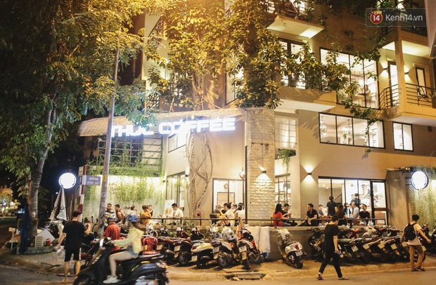 Nhiều quán cafe thâu đêm ở Sài Gòn chật kín khách: Sức chi tiêu của người Việt về đêm đâu kém du khách quốc tế! - Ảnh 3.