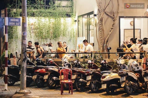 Nhiều quán cafe thâu đêm ở Sài Gòn chật kín khách: Sức chi tiêu của người Việt về đêm đâu kém du khách quốc tế! - Ảnh 4.