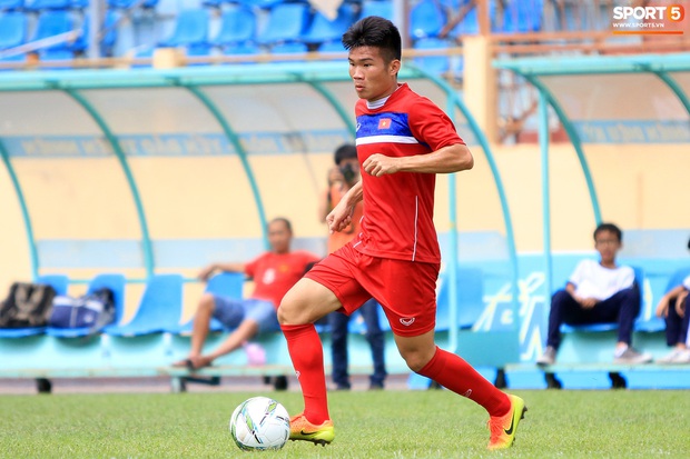 Cựu sao trẻ U20 Việt Nam từng công khai tìm đội bóng tôn trọng mình hơn, tự nhìn nhận bản thân còn kém, phải lao vào tập luyện - Ảnh 1. Cựu sao trẻ U20 Việt Nam từng công khai tìm đội bóng tôn trọng mình hơn, tự nhìn nhận bản thân còn kém, phải lao vào tập luyện - Ảnh 1.