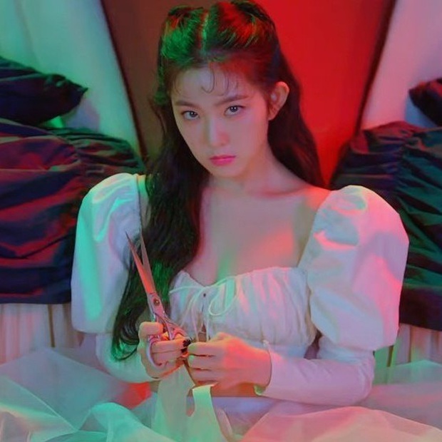 Nữ thần đẹp nhất Kpop khiến dân tình phụt máu mũi với màn o ép gò bồng đảo bức thở: Irene ngây thơ nay đã không còn! - Ảnh 6. Nữ thần đẹp nhất Kpop khiến dân tình phụt máu mũi với màn o ép gò bồng đảo bức thở: Irene ngây thơ nay đã không còn! - Ảnh 6.