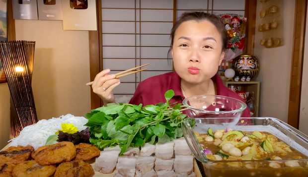 Xuất hiện chưa đầy 2 phút, bé Sa đã “giật” spotlight trong vlog mới của mẹ Quỳnh Trần với loạt biểu cảm “phát hãi” vì… mắm nêm - Ảnh 5. Xuất hiện chưa đầy 2 phút, bé Sa đã “giật” spotlight trong vlog mới của mẹ Quỳnh Trần với loạt biểu cảm “phát hãi” vì… mắm nêm - Ảnh 5.