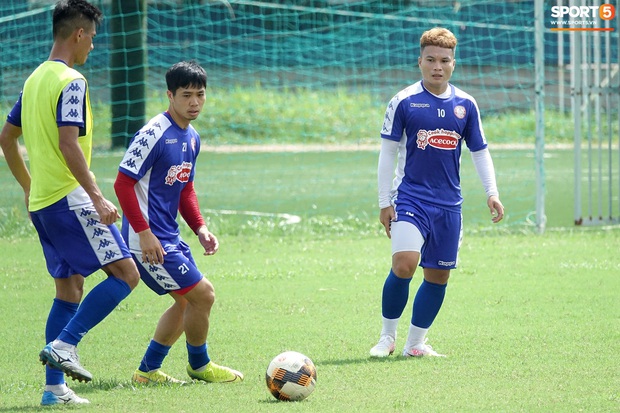 Công Phượng khoe bụng, mướt mồ hôi với thời tiết đỏng đảnh ở TP.HCM - Ảnh 12. Công Phượng khoe bụng, mướt mồ hôi với thời tiết đỏng đảnh ở TP.HCM - Ảnh 12.