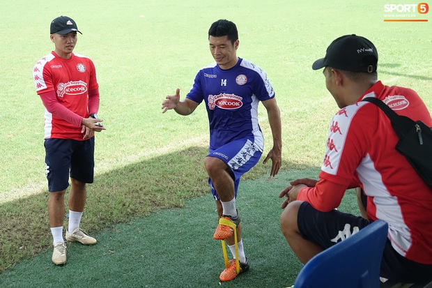 Công Phượng khoe bụng, mướt mồ hôi với thời tiết đỏng đảnh ở TP.HCM - Ảnh 11. Công Phượng khoe bụng, mướt mồ hôi với thời tiết đỏng đảnh ở TP.HCM - Ảnh 11.