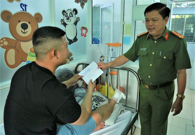 Trung úy công an bị đứt gân chân khi truy bắt đối tượng bán ma túy - Ảnh 3.