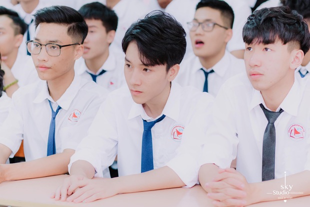 Hotboy kỷ yếu được khai quật từ bộ ảnh nghìn like: học sinh giỏi chuyên Lý vừa mặn vừa đẹp trai - Ảnh 3. Hotboy kỷ yếu được khai quật từ bộ ảnh nghìn like: học sinh giỏi chuyên Lý vừa mặn vừa đẹp trai - Ảnh 3.