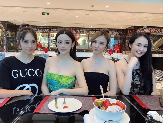 Hội bạn thân 10 năm Huyền Baby hội ngộ, có quá nhiều sự giàu sang và nhan sắc trong một khung hình - Ảnh 1. Hội bạn thân 10 năm Huyền Baby hội ngộ, có quá nhiều sự giàu sang và nhan sắc trong một khung hình - Ảnh 1.