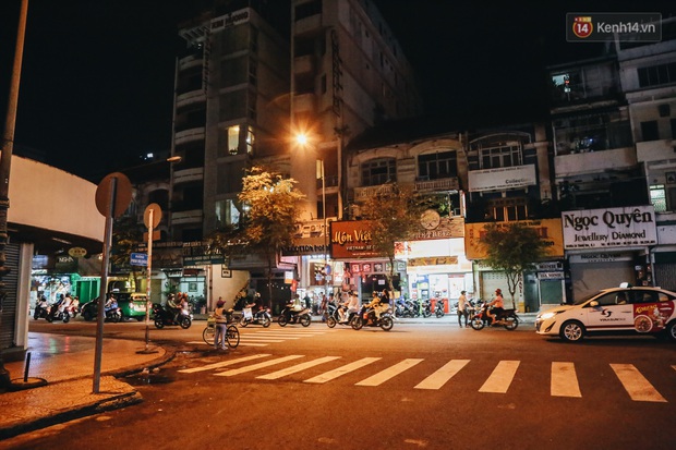 Có một chợ đêm Bến Thành buồn đến nao lòng: Khách Việt còn không có chứ nói chi khách nước ngoài - Ảnh 11.