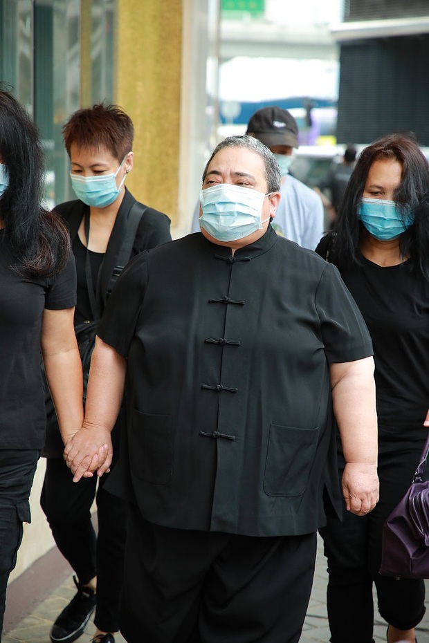 Tang lễ trùm sòng bạc Macau ngày 2: Vợ chồng Ming Xi thất thần, cả gia tộc chìm trong buồn bã, hàng loạt nhân vật tai to mặt lớn xuất hiện - Ảnh 6.