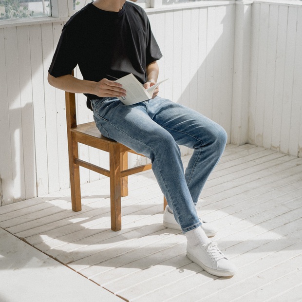 Chỉ với chiếc áo phông cơ bản, các chàng trai có thể “chế cháo” được nhiều outfit bảnh tỏn hết nấc - Ảnh 7. Chỉ với chiếc áo phông cơ bản, các chàng trai có thể “chế cháo” được nhiều outfit bảnh tỏn hết nấc - Ảnh 7.