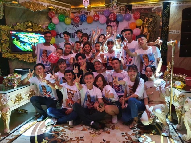 Lâm Chấn Khang công khai dằn mặt ekip bộ phận âm thanh có ý chơi xấu, dọa tắt mic và chỉnh nát giọng vì không tán tiền lộc - Ảnh 4. Lâm Chấn Khang công khai dằn mặt ekip bộ phận âm thanh có ý chơi xấu, dọa tắt mic và chỉnh nát giọng vì không tán tiền lộc - Ảnh 4.