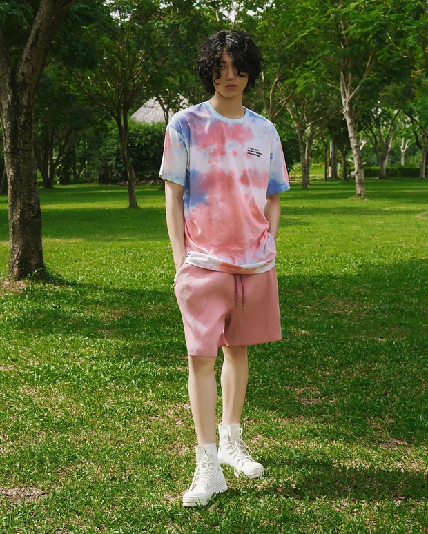 Chỉ với chiếc áo phông cơ bản, các chàng trai có thể “chế cháo” được nhiều outfit bảnh tỏn hết nấc - Ảnh 17. Chỉ với chiếc áo phông cơ bản, các chàng trai có thể “chế cháo” được nhiều outfit bảnh tỏn hết nấc - Ảnh 17.