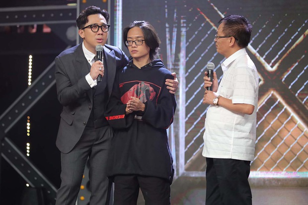 Rap Việt: Trai thành phố lớn Binz bỗng trở nên bé nhỏ khi nghẹn ngào nhắc về người cha quá cố - Ảnh 4. Rap Việt: Trai thành phố lớn Binz bỗng trở nên bé nhỏ khi nghẹn ngào nhắc về người cha quá cố - Ảnh 4.