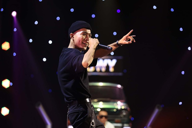 Rap Việt: Trai thành phố lớn Binz bỗng trở nên bé nhỏ khi nghẹn ngào nhắc về người cha quá cố - Ảnh 6. Rap Việt: Trai thành phố lớn Binz bỗng trở nên bé nhỏ khi nghẹn ngào nhắc về người cha quá cố - Ảnh 6.