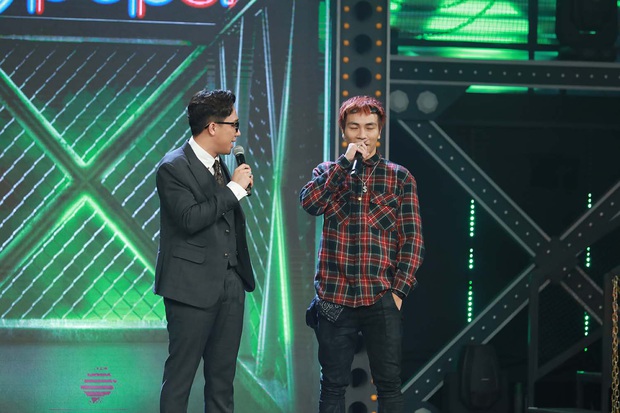 Rap Việt: Trai thành phố lớn Binz bỗng trở nên bé nhỏ khi nghẹn ngào nhắc về người cha quá cố - Ảnh 8. Rap Việt: Trai thành phố lớn Binz bỗng trở nên bé nhỏ khi nghẹn ngào nhắc về người cha quá cố - Ảnh 8.