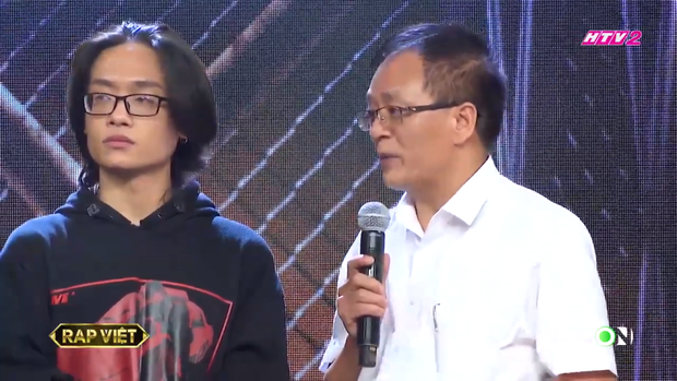 Cậu bạn có bố làm ở Bộ Tư pháp hộ tống đi thi Rap Việt khiến dân tình quá là ngưỡng mộ - Ảnh 4. Cậu bạn có bố làm ở Bộ Tư pháp hộ tống đi thi Rap Việt khiến dân tình quá là ngưỡng mộ - Ảnh 4.