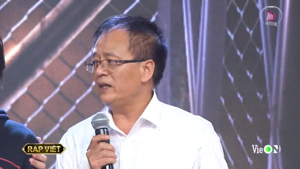 Cậu bạn có bố làm ở Bộ Tư pháp hộ tống đi thi Rap Việt khiến dân tình quá là ngưỡng mộ - Ảnh 3. Cậu bạn có bố làm ở Bộ Tư pháp hộ tống đi thi Rap Việt khiến dân tình quá là ngưỡng mộ - Ảnh 3.