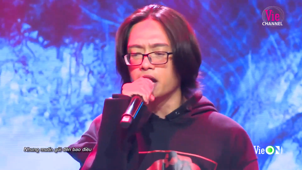 Cậu bạn có bố làm ở Bộ Tư pháp hộ tống đi thi Rap Việt khiến dân tình quá là ngưỡng mộ - Ảnh 2. Cậu bạn có bố làm ở Bộ Tư pháp hộ tống đi thi Rap Việt khiến dân tình quá là ngưỡng mộ - Ảnh 2.