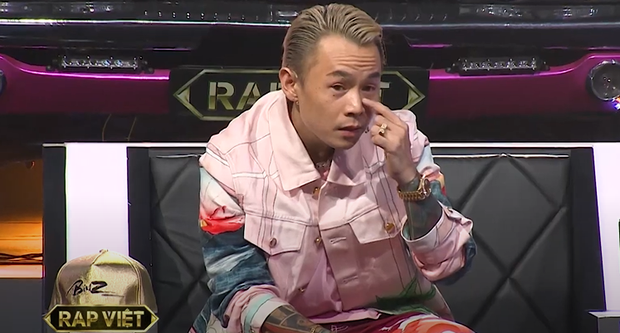 Rap Việt: Trai thành phố lớn Binz bỗng trở nên bé nhỏ khi nghẹn ngào nhắc về người cha quá cố - Ảnh 3. Rap Việt: Trai thành phố lớn Binz bỗng trở nên bé nhỏ khi nghẹn ngào nhắc về người cha quá cố - Ảnh 3.