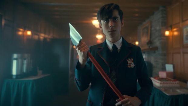 The Umbrella Academy 2: Xoáy sâu vào nạn phân biệt chủng tộc và LGBT, hài hước, sâu cay hơn hẳn phần 1! - Ảnh 3.