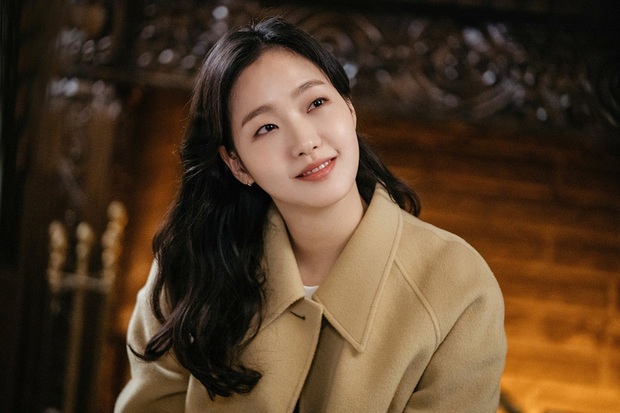 Kim Go Eun chốt kèo phim mới về Covid-19, yêu đương kiểu cách ly với anh giám đốc Điên Thì Có Sao - Ảnh 1.