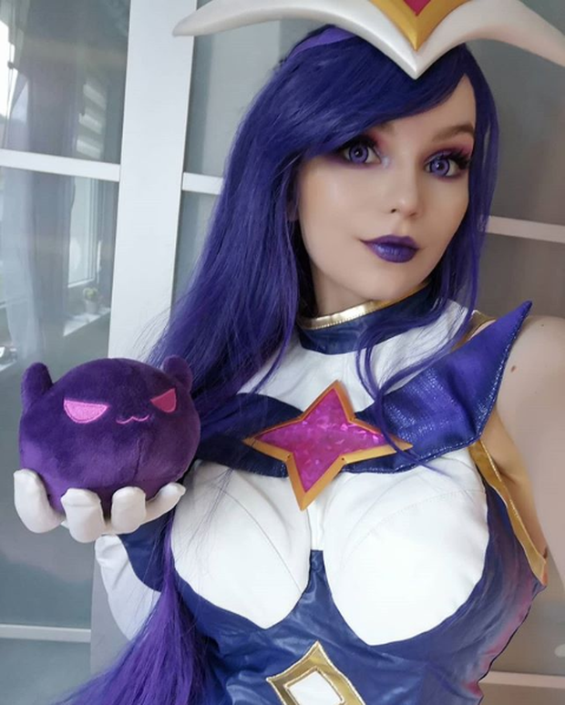 Ngắm màn hóa thân nữ tướng LMHT cực sexy của cosplayer Paperwings - Ảnh 2.