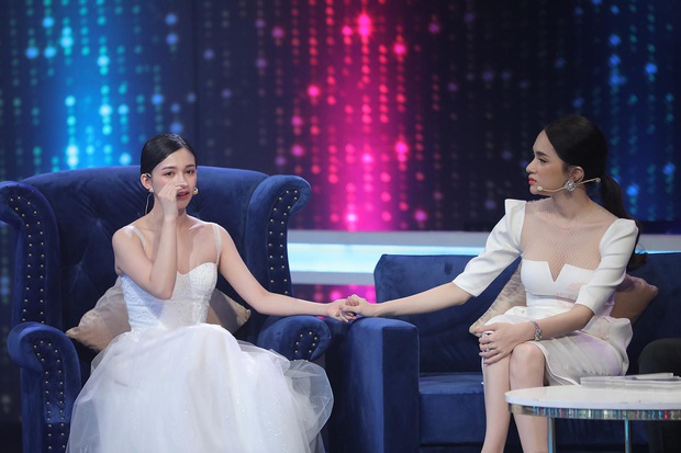 Vì sao Hoa hậu Hương Giang luôn được đông đảo khán giả yêu mến mỗi khi tham gia các show truyền hình? - Ảnh 13. Vì sao Hoa hậu Hương Giang luôn được đông đảo khán giả yêu mến mỗi khi tham gia các show truyền hình? - Ảnh 13.