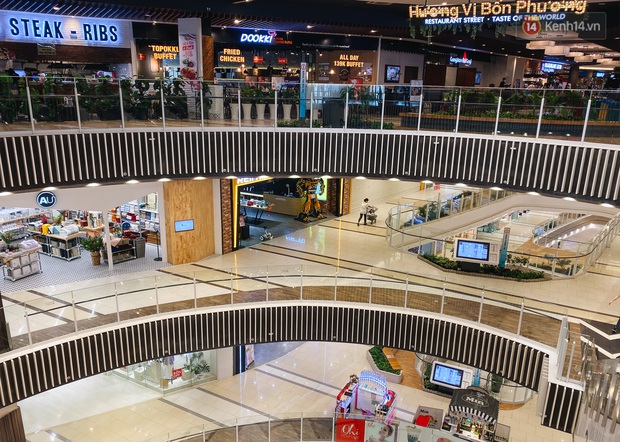 Chùm ảnh: Trung tâm Aeon Mall Bình Tân vắng tanh, đìu hiu chưa từng có giữa dịch Covid-19 - Ảnh 19. Chùm ảnh: Trung tâm Aeon Mall Bình Tân vắng tanh, đìu hiu chưa từng có giữa dịch Covid-19 - Ảnh 19.