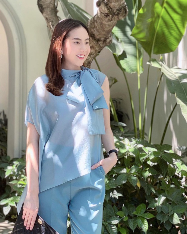 Chị em mau hóng ngay kiểu váy áo sát nách đang được Mai Ngọc mê tít, đã sang chảnh còn che được bắp tay to - Ảnh 3. Chị em mau hóng ngay kiểu váy áo sát nách đang được Mai Ngọc mê tít, đã sang chảnh còn che được bắp tay to - Ảnh 3.