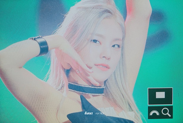 Chết cười hình ảnh các fansite tại Soribada Awards bị tóm lúc chụp trộm, may mà những tấm ảnh sót lại vẫn okila! - Ảnh 17. Chết cười hình ảnh các fansite tại Soribada Awards bị tóm lúc chụp trộm, may mà những tấm ảnh sót lại vẫn okila! - Ảnh 17.