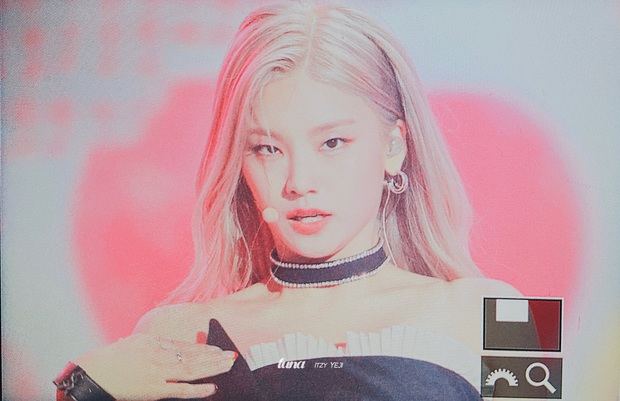 Chết cười hình ảnh các fansite tại Soribada Awards bị tóm lúc chụp trộm, may mà những tấm ảnh sót lại vẫn okila! - Ảnh 18. Chết cười hình ảnh các fansite tại Soribada Awards bị tóm lúc chụp trộm, may mà những tấm ảnh sót lại vẫn okila! - Ảnh 18.