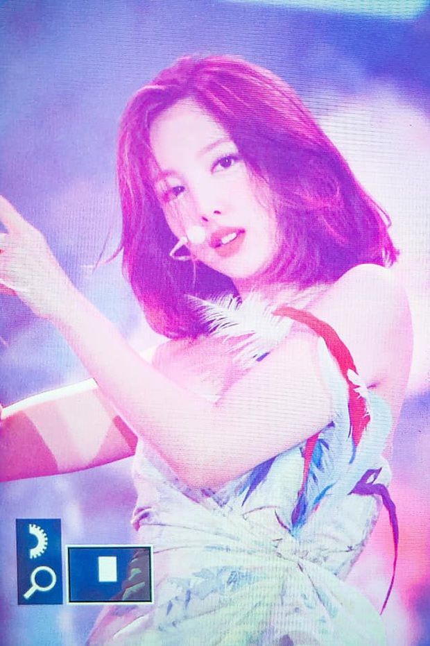 Chết cười hình ảnh các fansite tại Soribada Awards bị tóm lúc chụp trộm, may mà những tấm ảnh sót lại vẫn okila! - Ảnh 12. Chết cười hình ảnh các fansite tại Soribada Awards bị tóm lúc chụp trộm, may mà những tấm ảnh sót lại vẫn okila! - Ảnh 12.