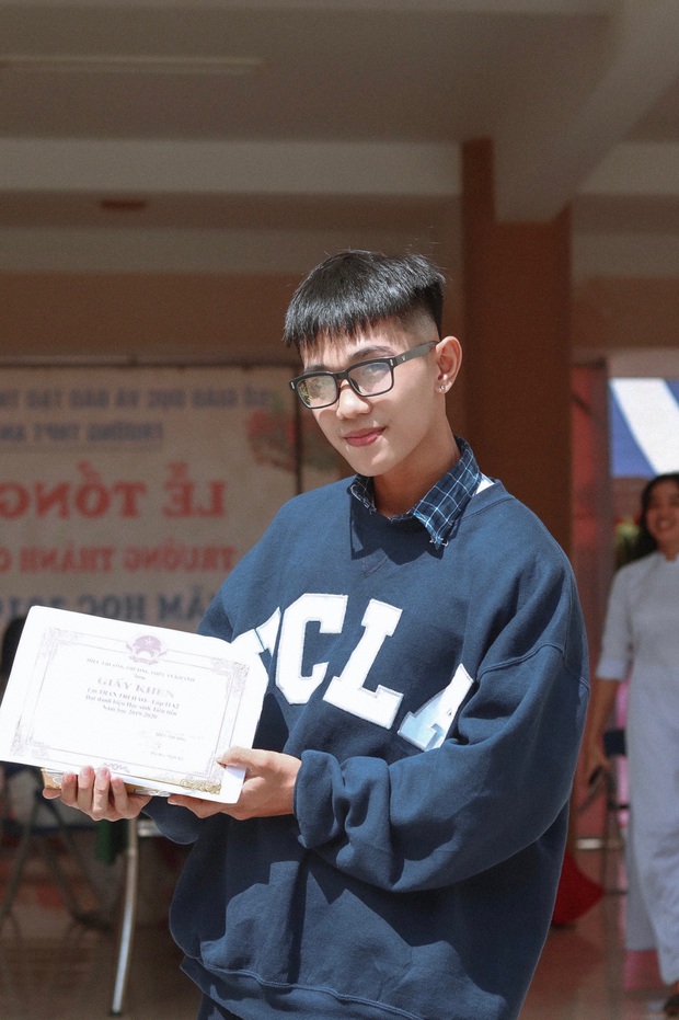 Hội mê trai vừa gọi tên cậu bạn 2k3 với màn lột xác từ bụng mỡ thành 6 múi xịn sò - Ảnh 6. Hội mê trai vừa gọi tên cậu bạn 2k3 với màn lột xác từ bụng mỡ thành 6 múi xịn sò - Ảnh 6.