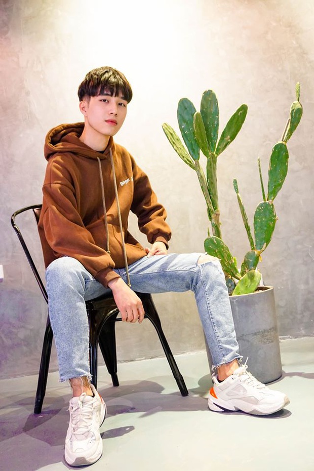 Cực phẩm trường Đại học: Soái ca ĐH Thương Mại chụp vội vài kiểu cũng như chàng thơ khiến hội chị em ráo riết đi tìm info - Ảnh 5.