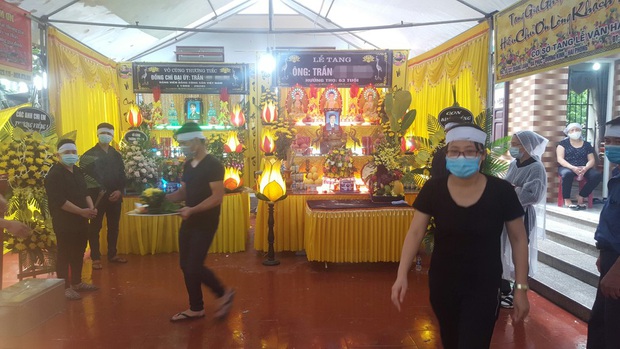 Dựng rạp đám cưới, chú rể cùng bố bị điện giật tử vong thương tâm - Ảnh 1.