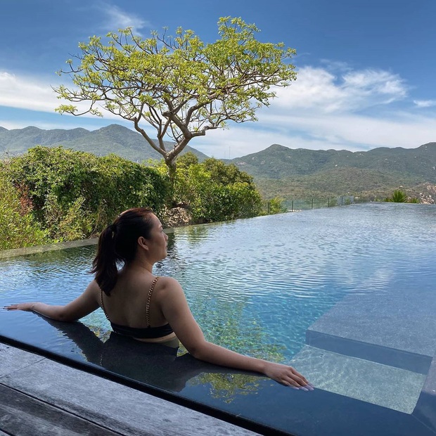 Có một kiểu trợ lý như Thuý Kiều, thân với chủ tịch Ngọc Trinh hết nấc lại còn được sống giữa cả núi đồ hiệu - Ảnh 3.