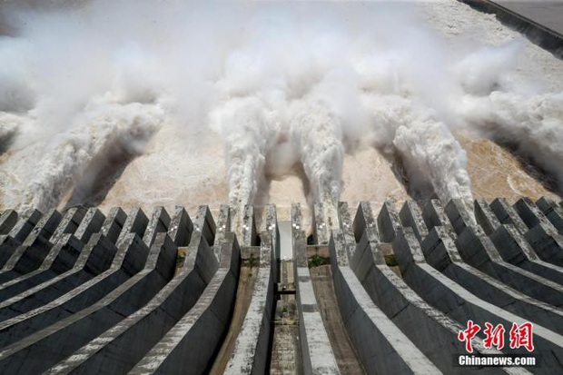 Đập Tam Hiệp (Trung Quốc) gánh lưu lượng lũ lớn nhất từ đầu năm - Ảnh 1.