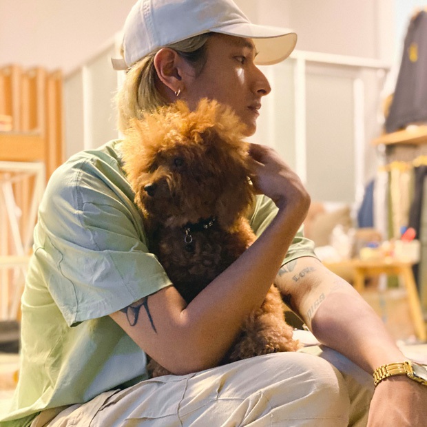 So ảnh trên mạng với khi lên ti vi của rapper lãng tử: Sao khác quá, lại lời nguyền cam thường chăng? - Ảnh 3.