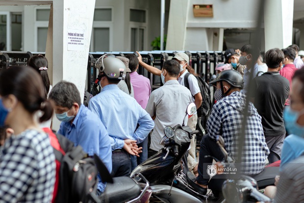 Nam sinh hốt hoảng vì quên máy tính trước giờ thi và hành động cứu nguy ấm lòng của phụ huynh được dân mạng thả tim rần rần - Ảnh 6.