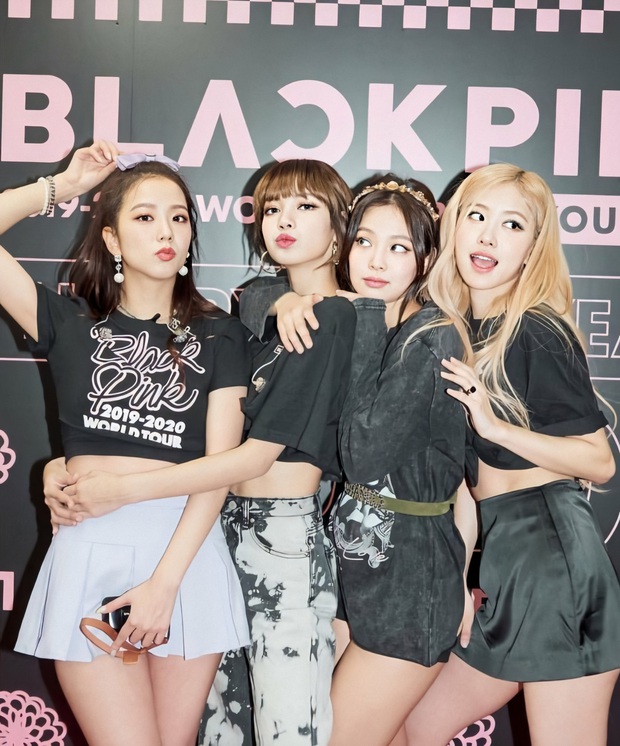 BLACKPINK chính thức vượt mặt Ariana Grande thành bà hoàng YouTube, nhưng bỏ xa đối thủ BTS đến mức nào? - Ảnh 2.