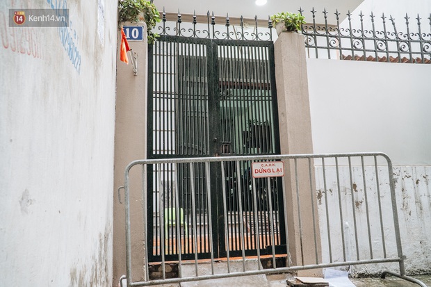 Hà Nội: Cận cảnh ngõ 147 Trương Định bị phong tỏa vì có ca dương tính SARS-CoV-2  - Ảnh 7.