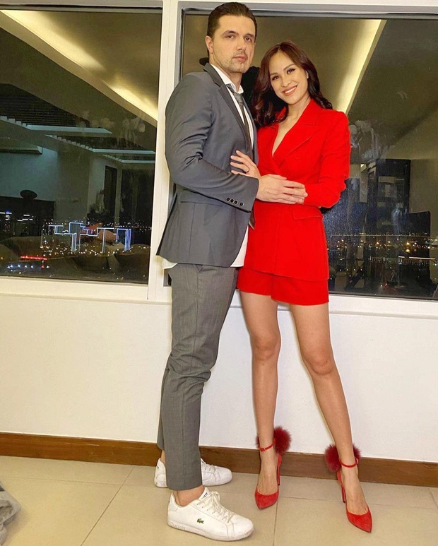 Làm cố vấn Người Ấy Là Ai, MC Phương Mai gây tranh cãi vì diện đồ... hơi ngắn quá - Ảnh 5.