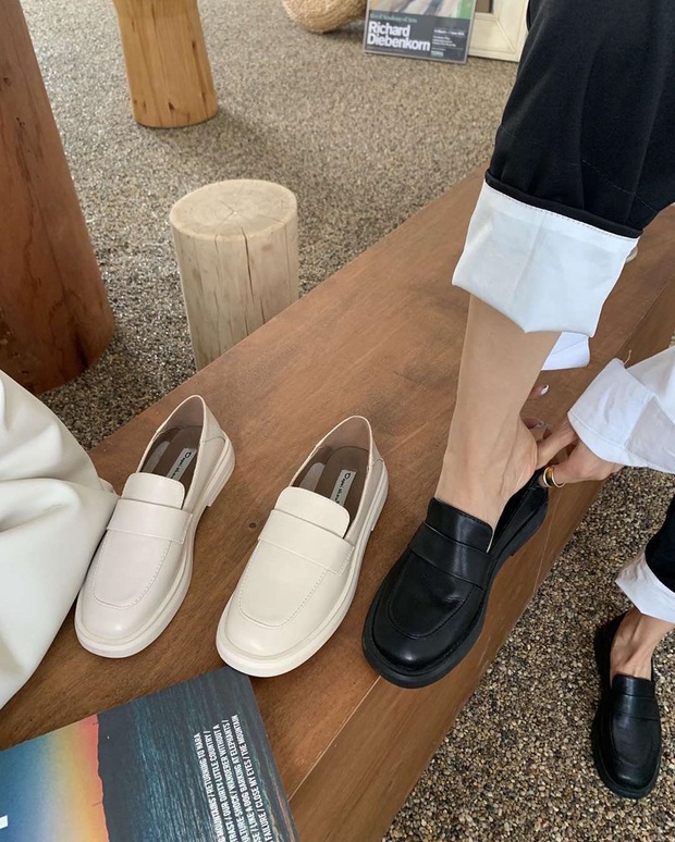 Jisoo lên đồ trẻ trung như nữ sinh, nhưng quay sang Joy mới ngỡ ngàng vì sang chảnh như tiểu thư quý tộc - Ảnh 14. Jisoo lên đồ trẻ trung như nữ sinh, nhưng quay sang Joy mới ngỡ ngàng vì sang chảnh như tiểu thư quý tộc - Ảnh 14.