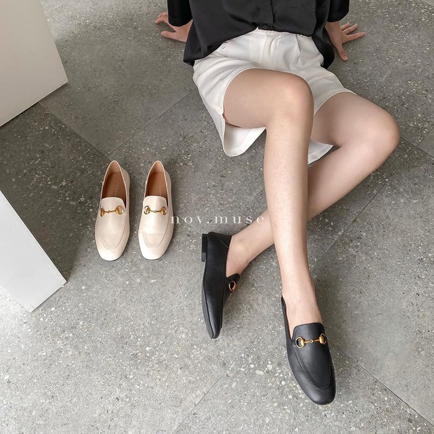 Jisoo lên đồ trẻ trung như nữ sinh, nhưng quay sang Joy mới ngỡ ngàng vì sang chảnh như tiểu thư quý tộc - Ảnh 16. Jisoo lên đồ trẻ trung như nữ sinh, nhưng quay sang Joy mới ngỡ ngàng vì sang chảnh như tiểu thư quý tộc - Ảnh 16.