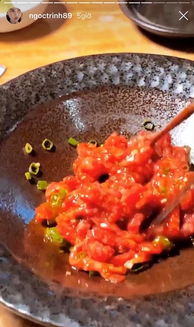 Hoá ra Ngọc Trinh cực mê gỏi thịt bò sống - món ăn kinh dị mà nhiều người không dám thử - Ảnh 4.