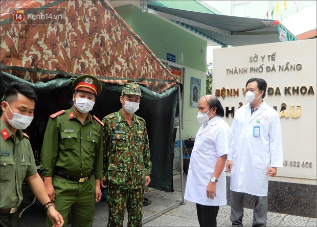Thêm 1 bệnh viện ở Đà Nẵng được gỡ phong tỏa, các y bác sĩ vỗ tay vui mừng - Ảnh 4.