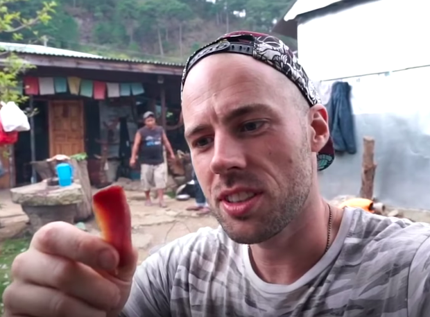 Kinh hãi trước món thịt có giòi bò nhung nhúc là đặc sản ở một nước châu Á, người dân quan niệm càng để lâu thì càng ngon - Ảnh 5.