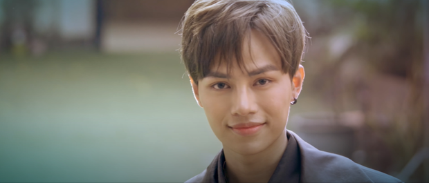 Erik chất chơi cắt tóc ngắn nhuộm bạch kim, hỗ trợ nhân tố mới của Vpop trong bản ballad Chúng Ta Phải Lòng Nhau Chưa - Ảnh 2.