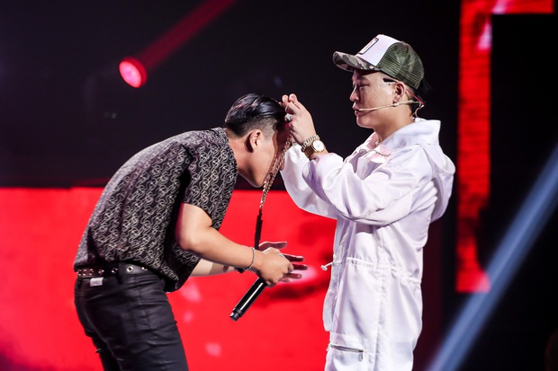 King Of Rap: Á hậu Kiều Loan diện đầm đuôi cá lộng lẫy bắn rap về chân dài não ngắn - Ảnh 13. King Of Rap: Á hậu Kiều Loan diện đầm đuôi cá lộng lẫy bắn rap về chân dài não ngắn - Ảnh 13.